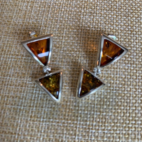 Two tones of amber with inclusions set in sterling silver. - Picture 2 of 7